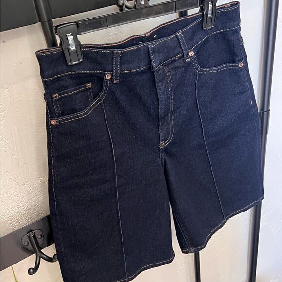 Express 90’s Bermuda high rise jean shorts Dark Wash denim Size 10 - Picture 5 of 16